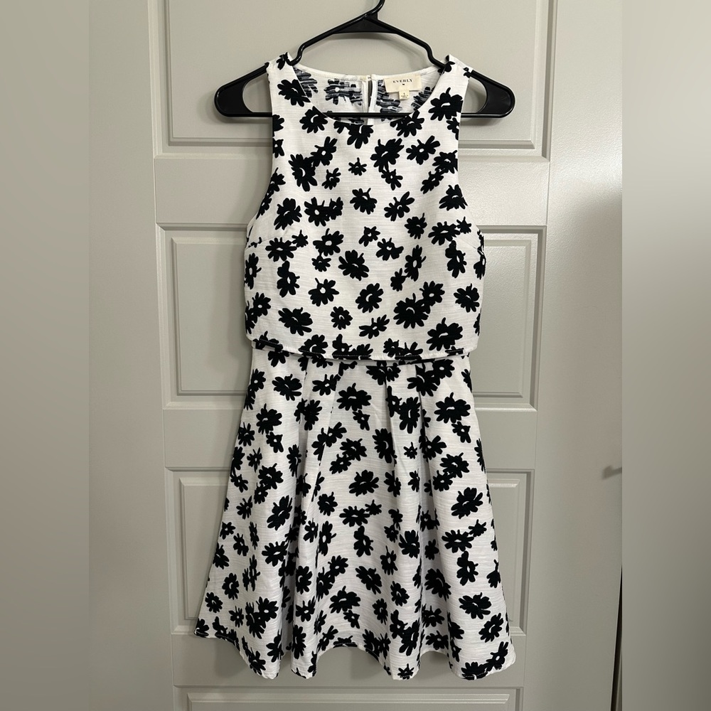 Sleeveless patterned A line dress
